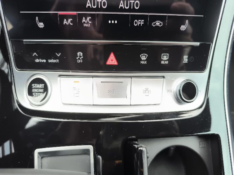 Audi Q7 3.0TDi 210kW S-line - fotka 16 z 26