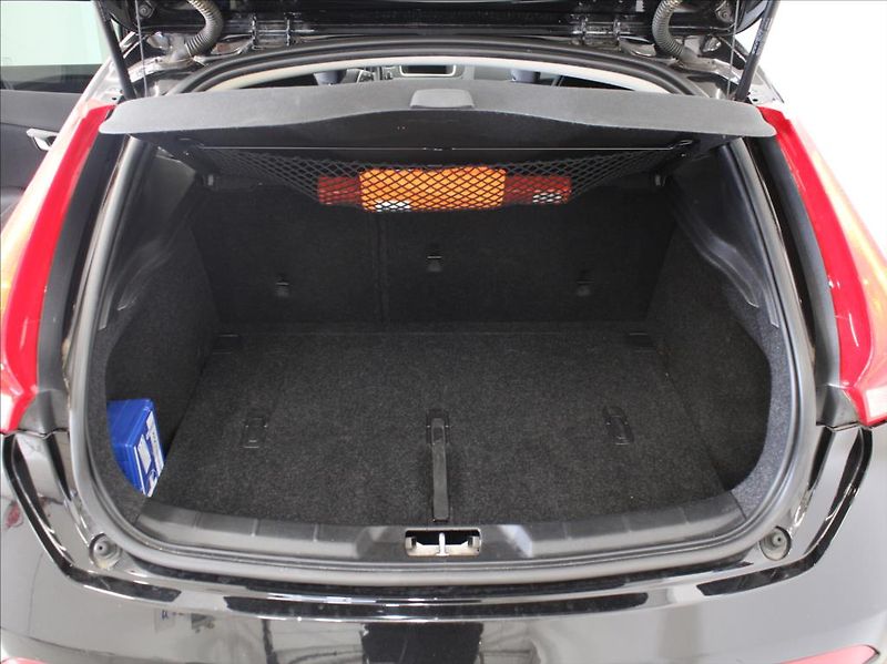 Volvo V40 1,5 T2 90kW AT Momentum 1.maj. - fotka 13 z 14