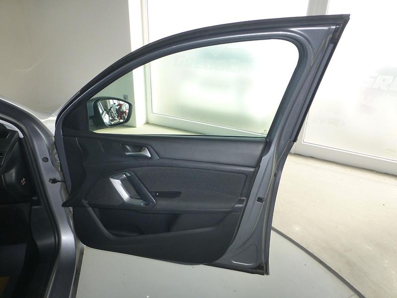 Peugeot 308 (2016) 1,6HDI*NAVIGACE**PARKS**TAŽNÉ - fotka 18 z 26