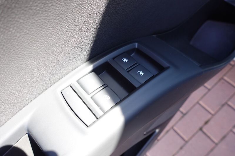 Opel Meriva 1,4T 103kW Automat - fotka 9 z 27