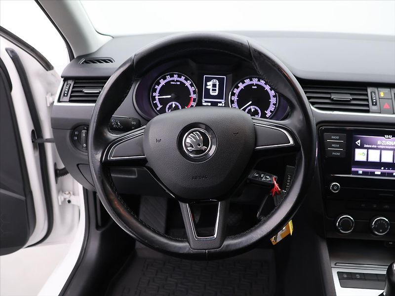 Škoda Octavia 1,6 TDI 85kW Ambition CZ - fotka 18 z 30