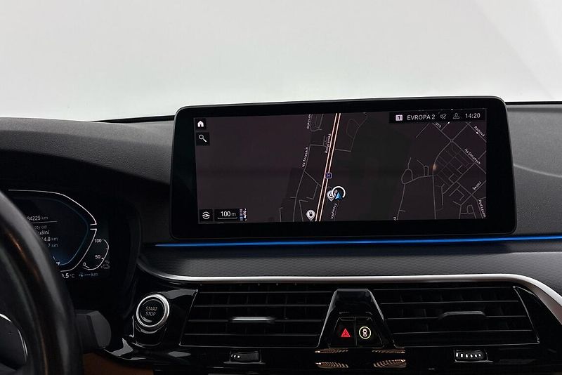 BMW Řada 5 545e xDrive - fotka 10 z 14