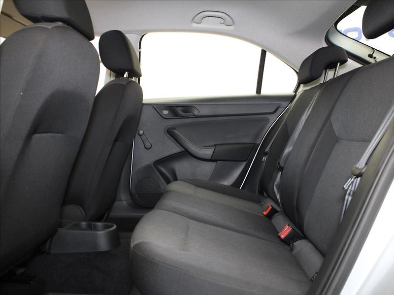 Škoda Rapid 1,2 TSi 63kW 1.maj.ČR 44100km! - fotka 7 z 22