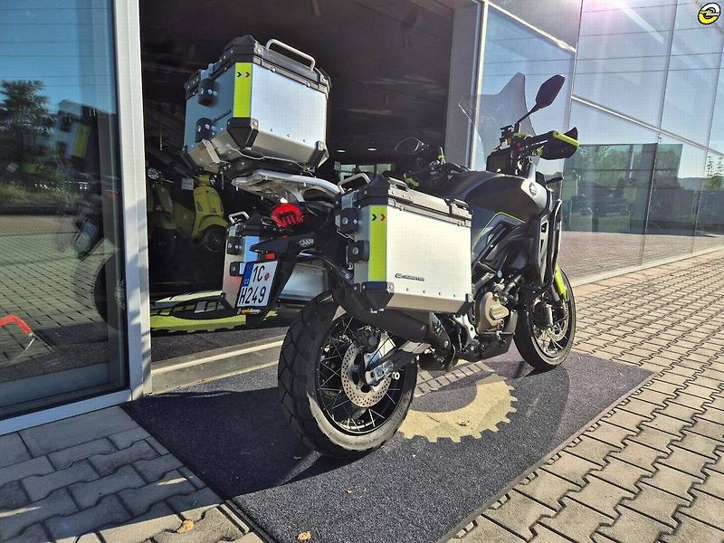 QJ Motor (2025) SVT 650 X (2025) – 1. majitel, - fotka 4 z 20