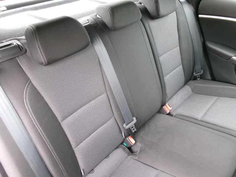 Hyundai i30 (2012) 1,6 16V KLIMA TEMP ČR - fotka 16 z 26