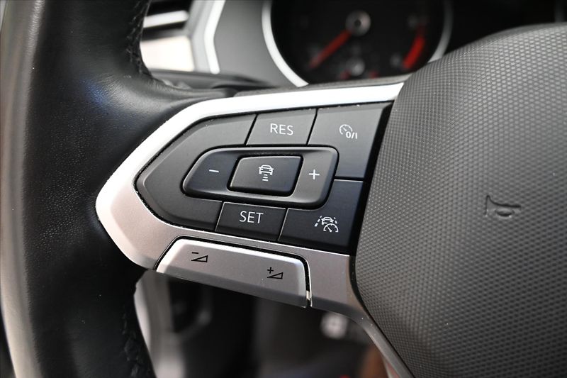 Volkswagen Passat 2,0 TDI 110 kW DSG Elegance Zá - fotka 24 z 33