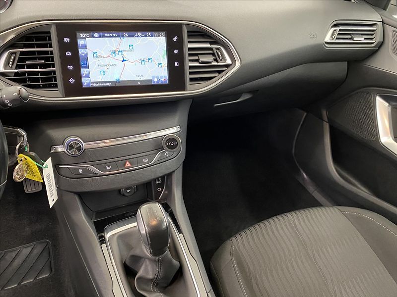Peugeot 308 1,2 PureTech 60kW Active - fotka 17 z 28