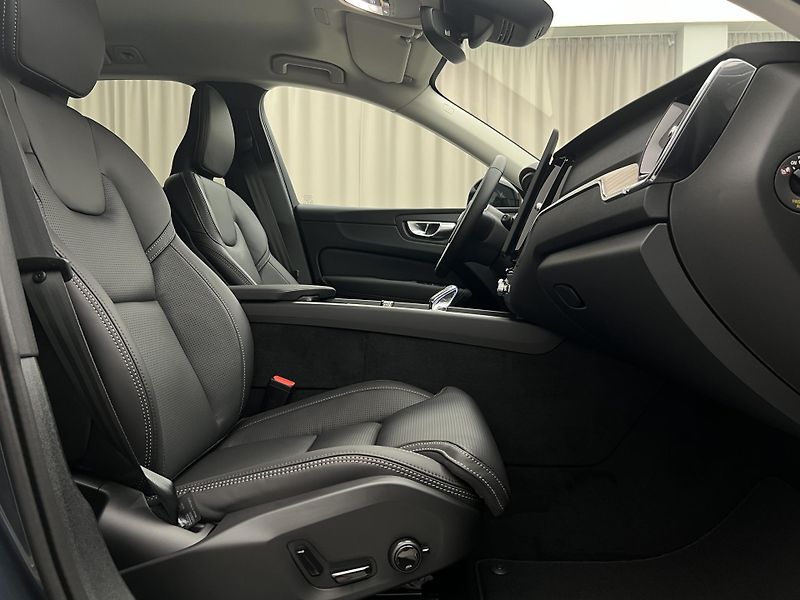 Volvo XC60 (2026) T6 AWD RECHARGE DARK PLUS AUT - fotka 26 z 47