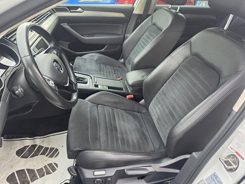 Volkswagen Passat 2.0 TDI DSG Night Paket  - fotka 18 z 24