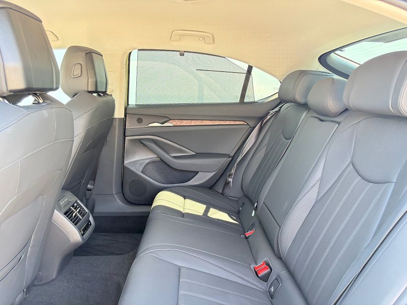 Škoda Superb (2025) DSG 2.0 TDI / 110kW / L&K - fotka 7 z 35