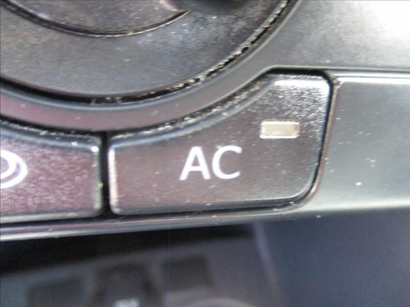 Volkswagen Polo 1,2 TSi, klima, serv. kniha, - fotka 22 z 37