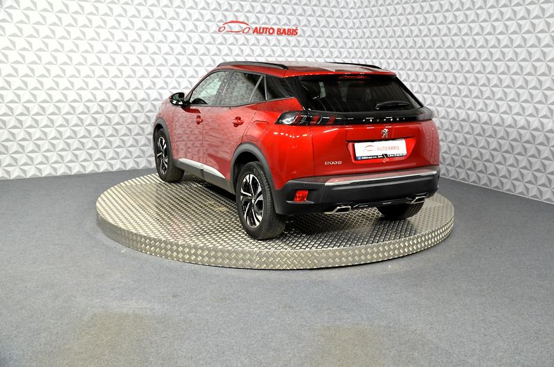 Peugeot 2008 (2021) 1.2PT 130k Allure TOP stav - fotka 7 z 18