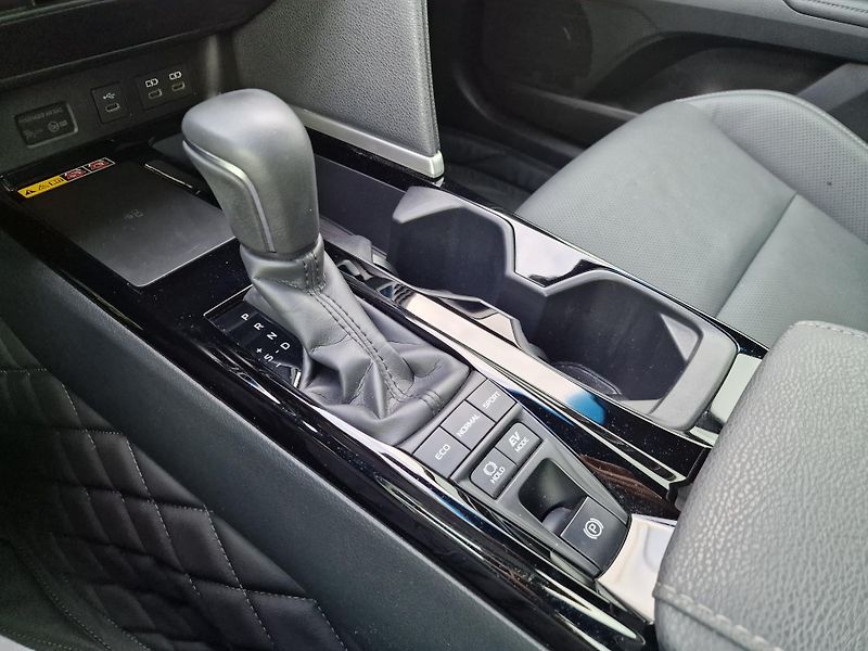 Toyota Camry (2024) 2.5 Hybrid EXECUTIVE - fotka 8 z 23