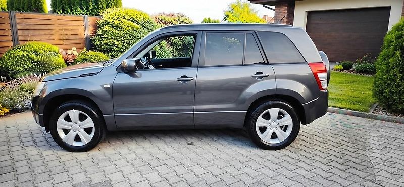 Suzuki Grand Vitara 2.0 benzin  Rezervace - fotka 35 z 43