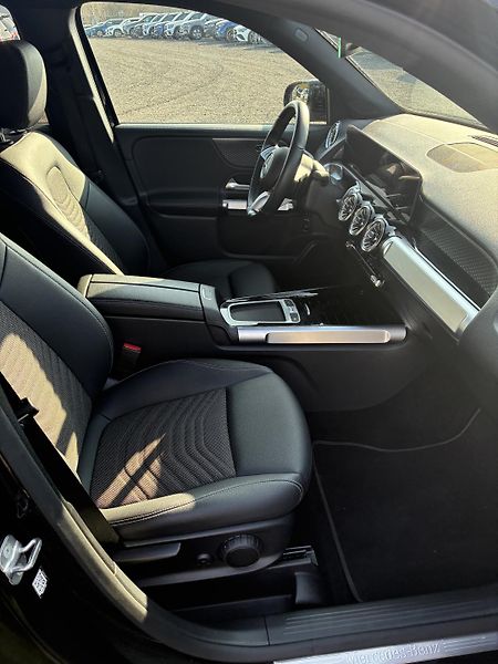 Mercedes-Benz GLB (2024) 200d 4MATIC - fotka 9 z 17