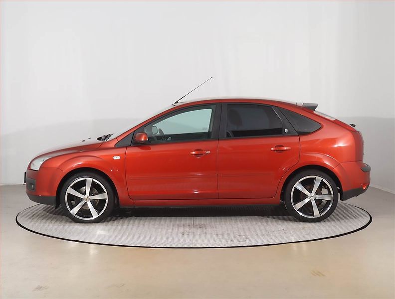 Ford Focus (2005) 1.6 i, dobrý stav - fotka 3 z 19