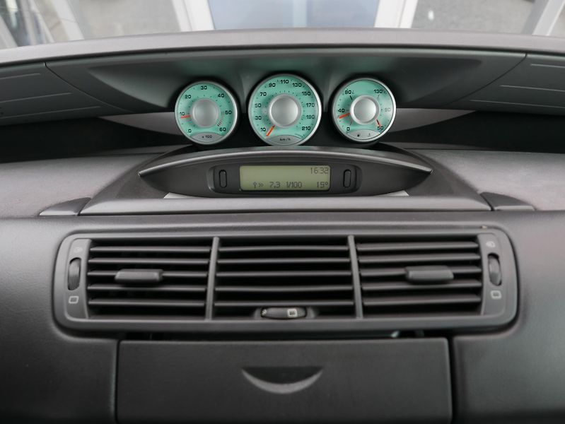Citroën C8 2,2 HDi 94kW REZERVACE - fotka 24 z 32