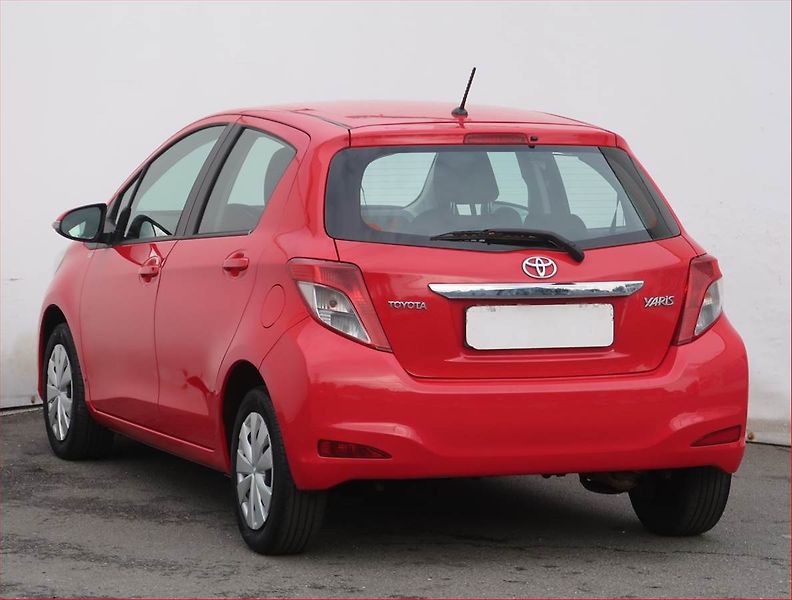 Toyota Yaris (2013) 1.0 VVT-i, Park. senzory - fotka 4 z 17