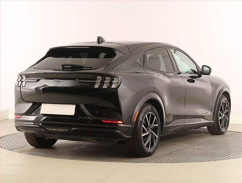 Ford Mustang Mach-E (2022) Extended Range RWD, SoH 93% - fotka 5 z 31