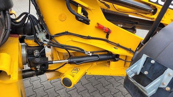 JCB (2014) 3.2t/5.2m kloub tel. nakladač - fotka 7 z 10