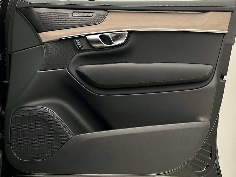 Volvo XC90 T8 AWD RECHARGE PLUS DARK AUT - fotka 46 z 48