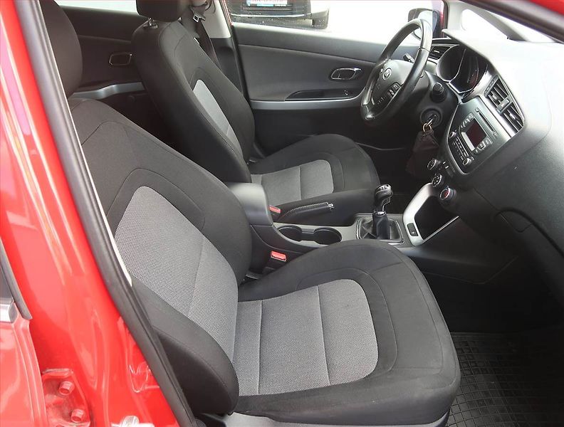 Kia Ceed (2016) 1.4 CVVT, Tempomat - fotka 9 z 16
