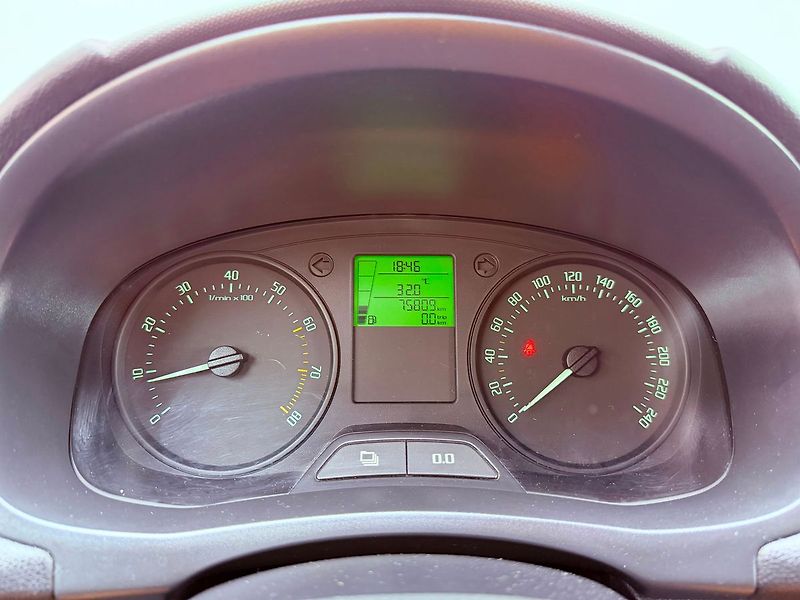 Škoda Fabia 1.2 TSi Ambition, 75 tkm - fotka 14 z 19