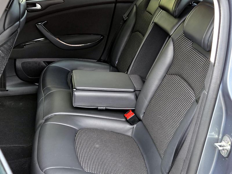 Citroën C5 2,0HDi 120kW SERV.KN,ROZVODY  - fotka 19 z 43