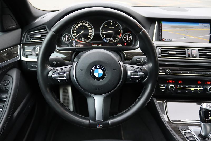 BMW Řada 5 - fotka 29 z 61