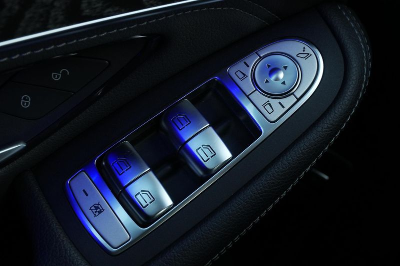 Mercedes-Benz GLC 220d, Vzduch, Ventilace,Záruka - fotka 29 z 41