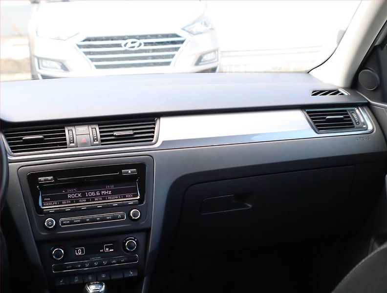 Škoda Rapid (2015) Spaceback 1.6 TDI, Automat - fotka 8 z 17