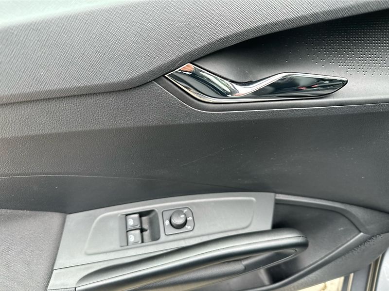 Škoda Fabia 1.0MPI  Ambition 59KW - fotka 17 z 19
