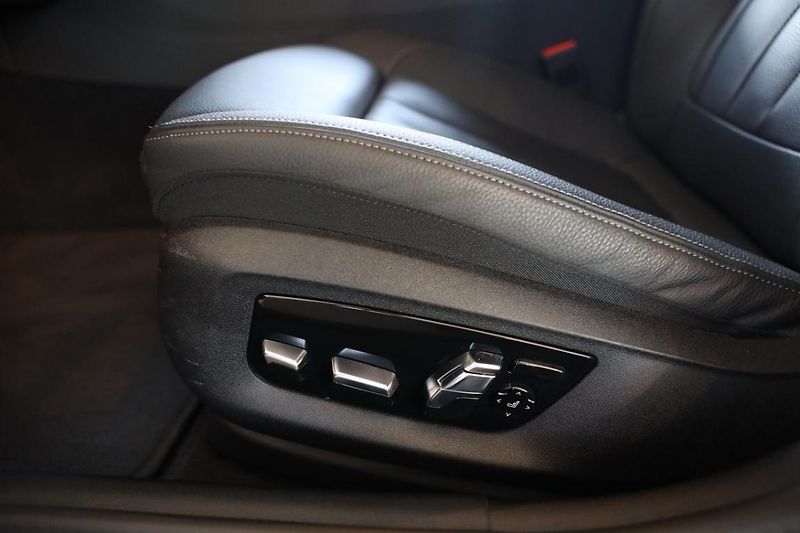 BMW Řada 5 530d xDrive Sedan - fotka 20 z 22