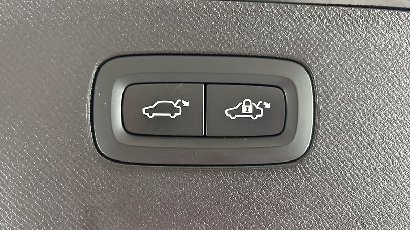 Volvo XC90 2.0 B5 AUT AWD Inscription - fotka 21 z 31