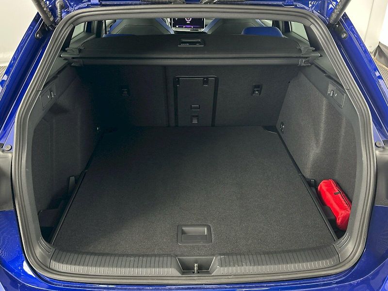 Volkswagen Golf (2025) R 2.0 TSI 245kW 4Motion DSG - fotka 33 z 36