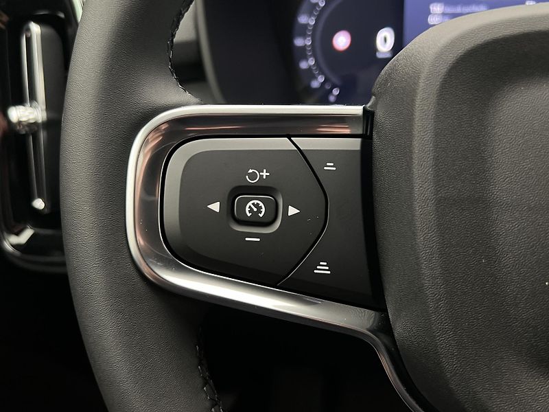 Volvo XC40 (2026) B3 BLACK EDITION PLUS AUT - fotka 18 z 43