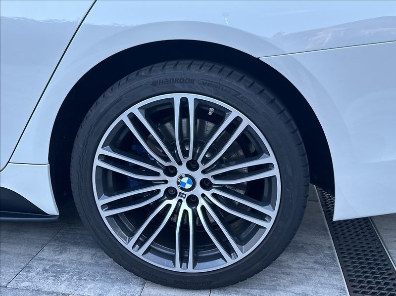 BMW Řada 5 3,0 530d 265PS  M Performance - fotka 46 z 54