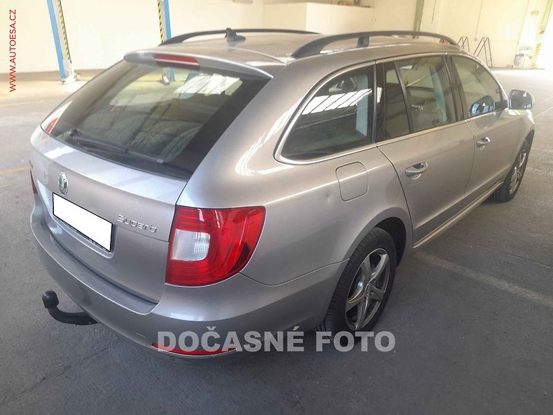Škoda Superb (2012) 2.0 TDI 4x4, ČR, DSG, výhřev - fotka 2 z 3