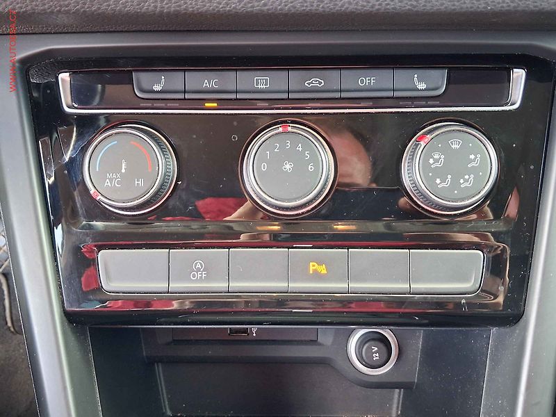 Volkswagen Touran (2019) 2.0TDi, DSG, navi, AC, TZ - fotka 18 z 23