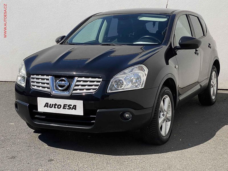 Nissan Qashqai (2010) 2.0dCi 4x4, 2.maj,ČR, I-Way - fotka 3 z 16
