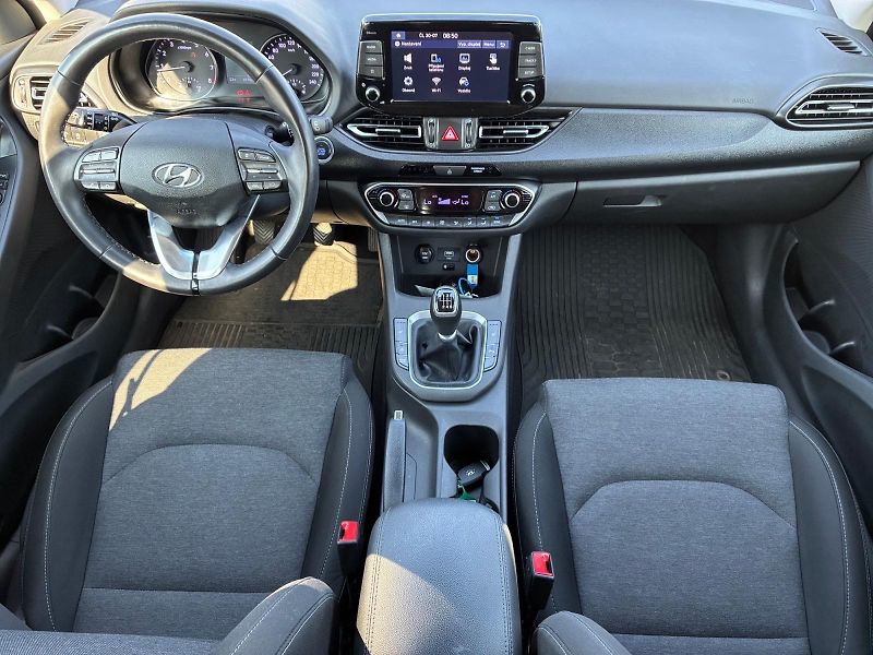 Hyundai i30 (2024) SMART 1.5T-GDI 118kW CZ DPH - fotka 9 z 11