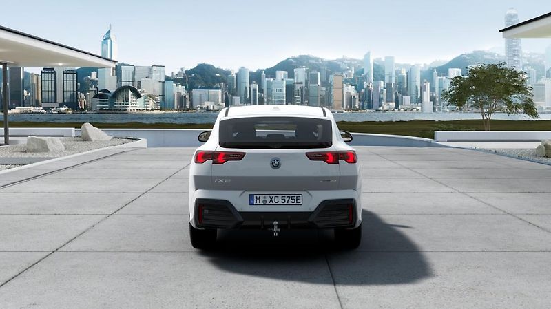 BMW iX2 eDrive20 - fotka 6 z 14