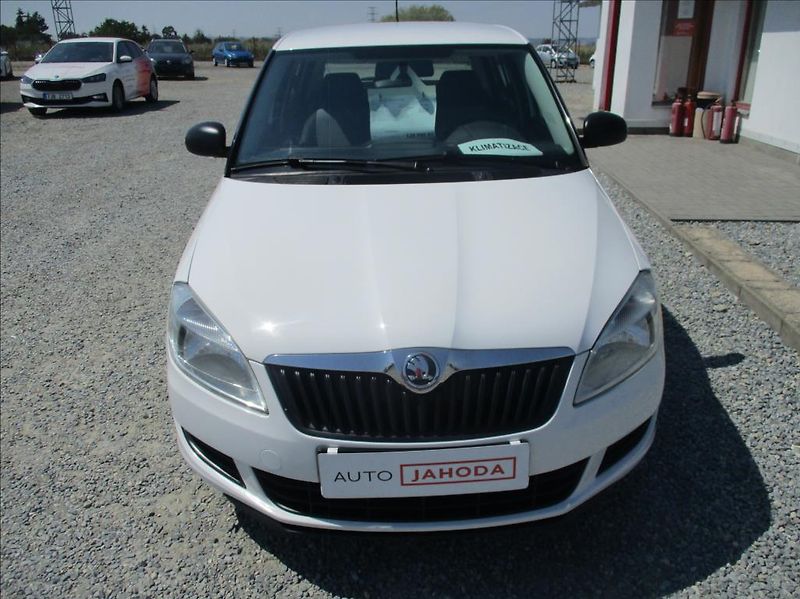 Škoda Fabia 1,2 TSi, klimatizace,serviska, - fotka 2 z 39