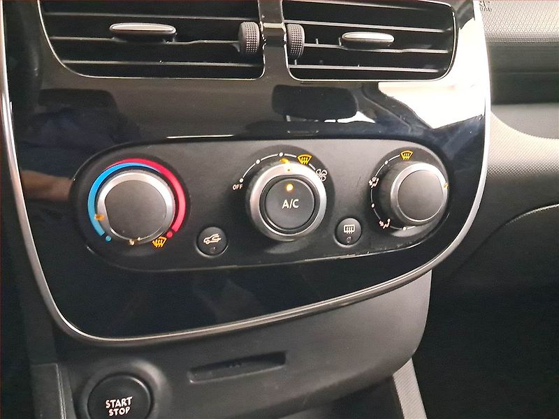 Renault Clio (2015) 1.2 16V, Navi, Tempomat - fotka 16 z 18