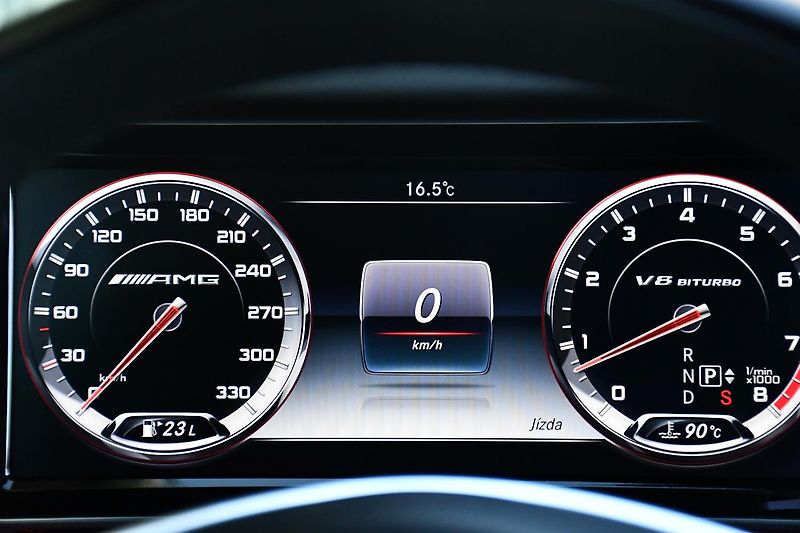 Mercedes-Benz Třídy S 63 AMG 4MATIC TOP VÝBAVA - fotka 27 z 49