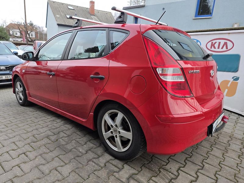 Hyundai i30 1.4-NÍZKÉ KM-TAŽNÉ-ALU - fotka 7 z 15