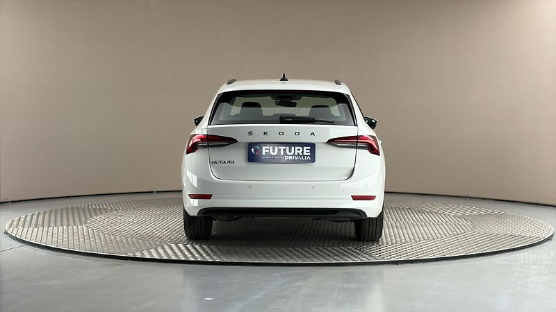Škoda Octavia 2.0 TDI Ambition Combi - fotka 5 z 26