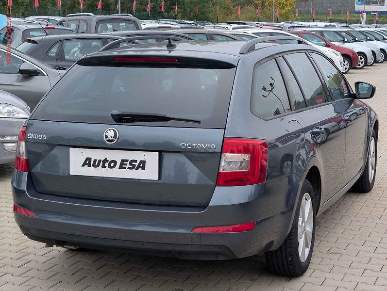 Škoda Octavia (2015) 1.4 TSi, Elegance, DSG, +kola - fotka 6 z 22