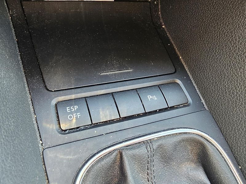 Volkswagen Golf (2008) 6 2.0TDI KLIMA - fotka 13 z 20