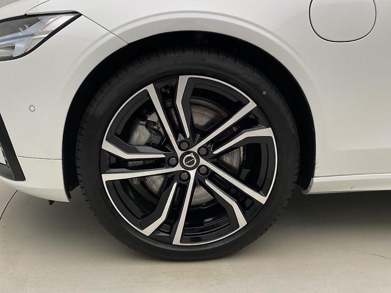 Volvo V90 T8 AWD RECHARGE DARK ULTRA CZ - fotka 41 z 69